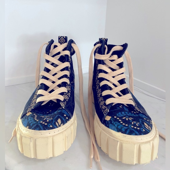 NWOT FARM RIO Mid Flat Form Sneaker Macaw Forest Black Blue - Picture 7 of 13